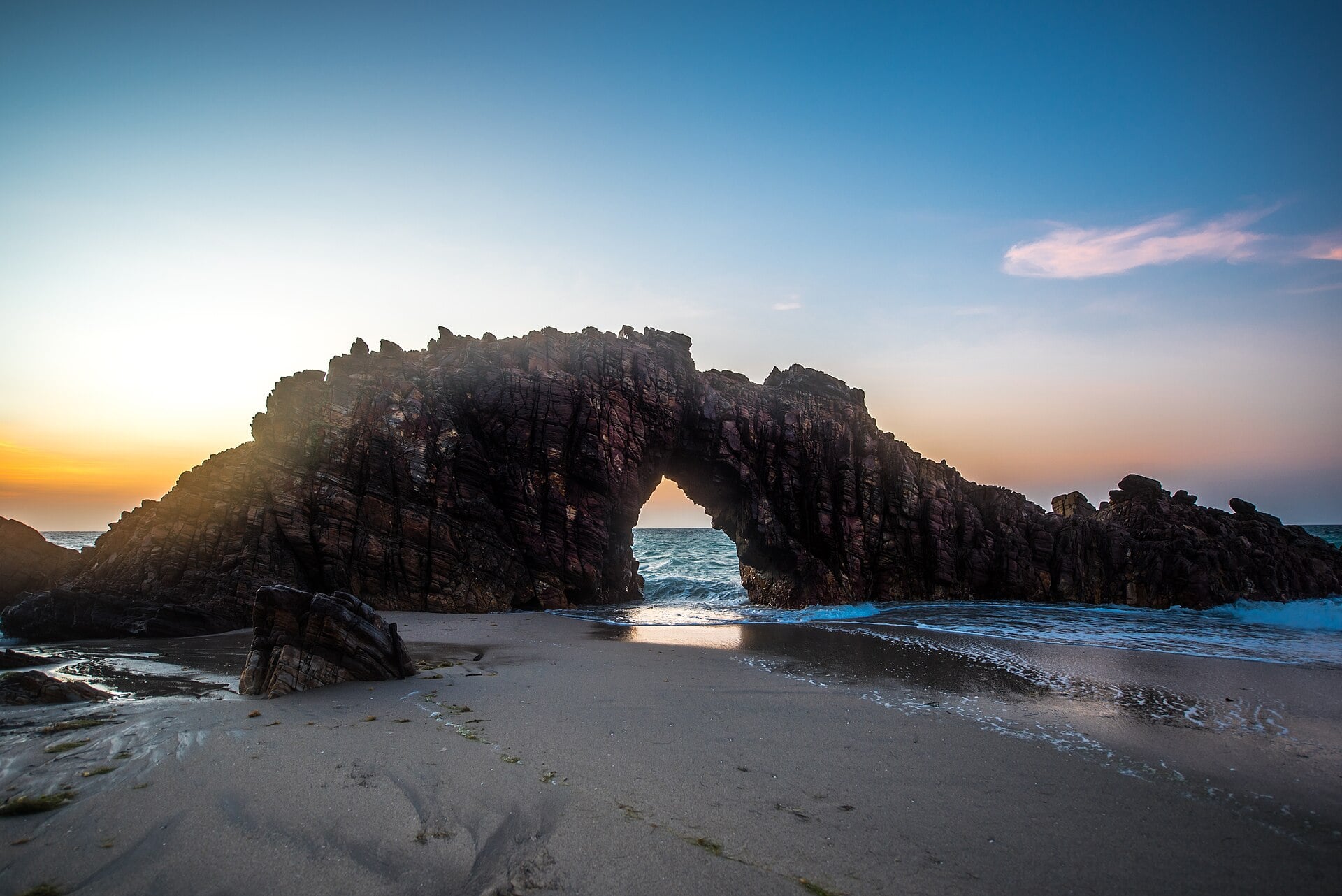 Pedra Furada à beira-mar em Jericoacoara